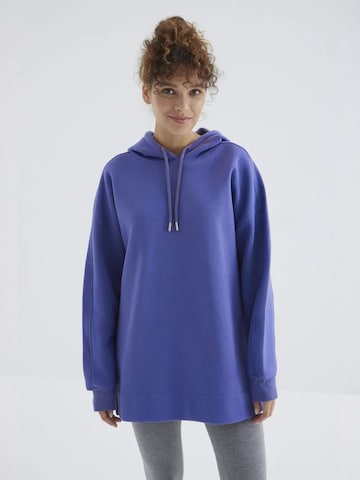 Sweat-shirt Tommy Life en bleu : devant