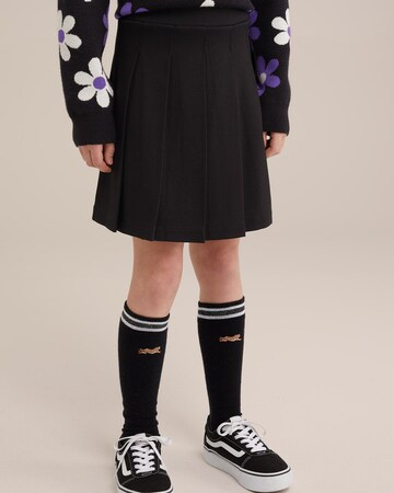 WE Fashion Skirt in Black: front