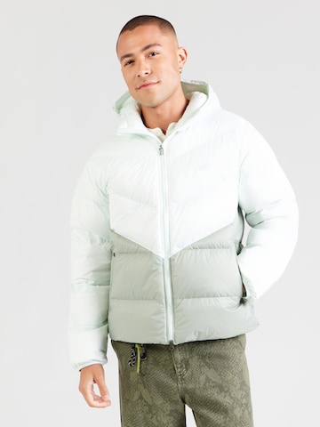 Nike Sportswear - Chaqueta de invierno 'WINDRUNNER' en verde: frente