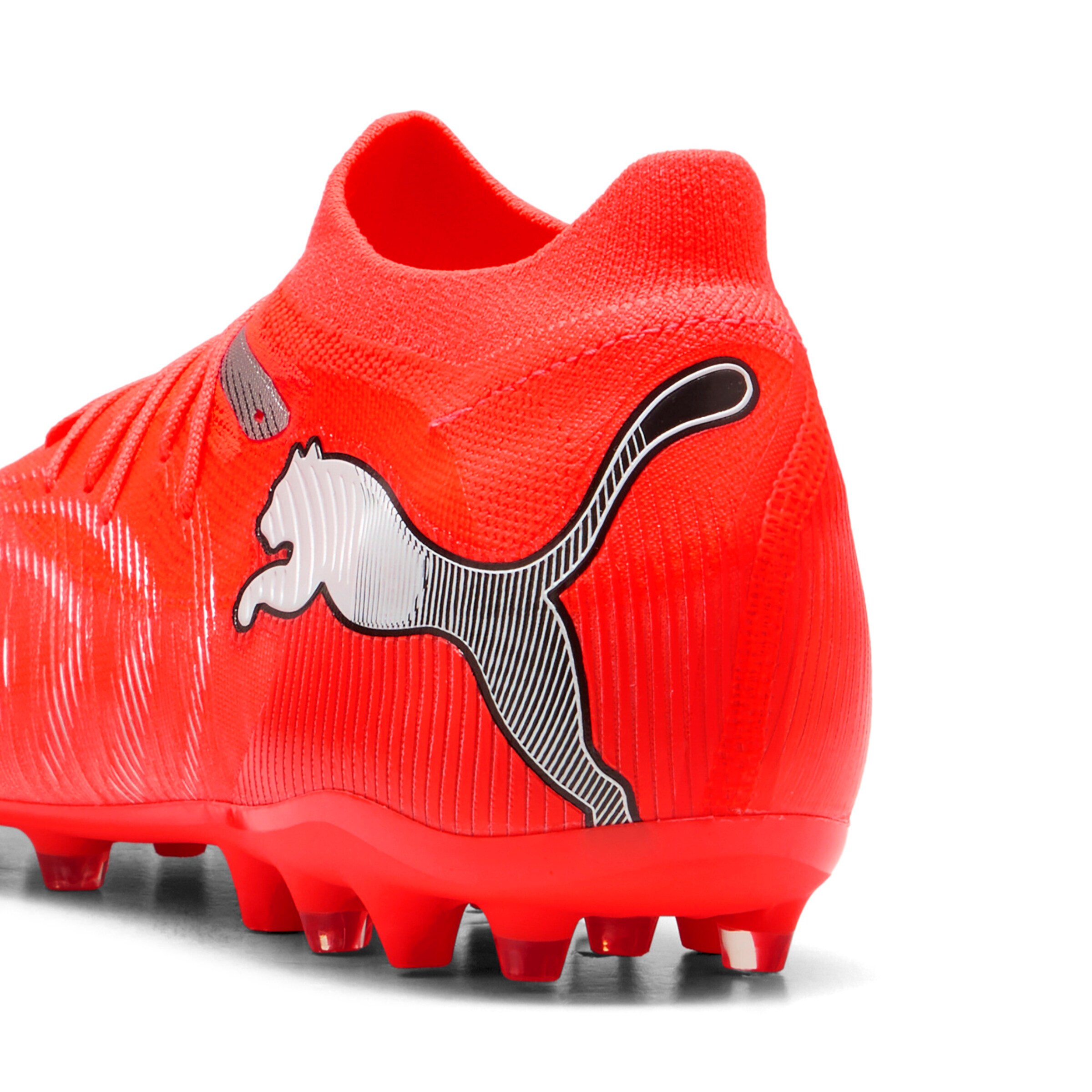 PUMA Fußballschuh in Rot