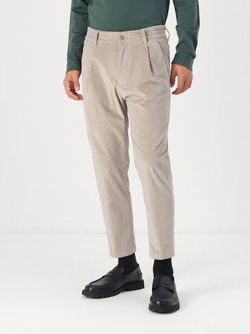 DRYKORN - Slimfit Pantalón plisado 'Chasy' en beige: frente