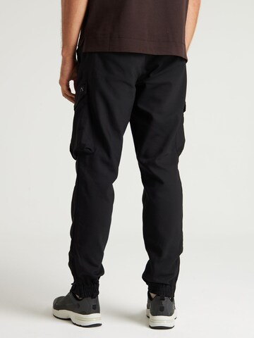 CHASIN' Tapered Cargobroek 'Rift.L Flow' in Zwart