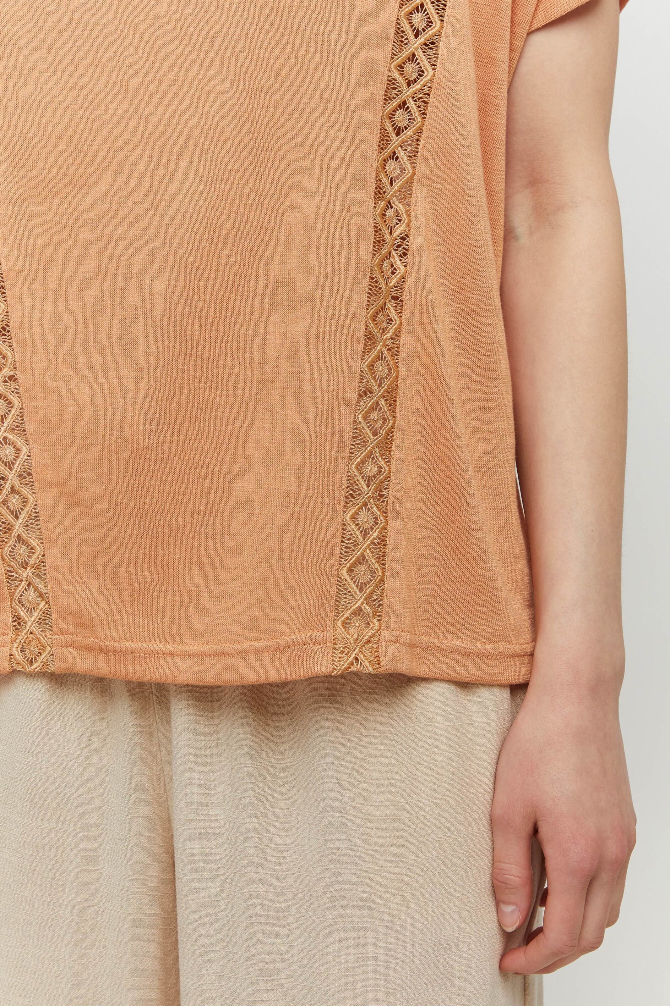 Frauen Shirts & Tops b.young T-Shirt 'BYUSIA' in Beige - XL10509 Frauen Shirts & Tops b.young T-Shirt 'BYUSIA' in Beige - XL10509