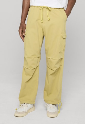 2Y Premium Regular Cargo Pants in Green: front