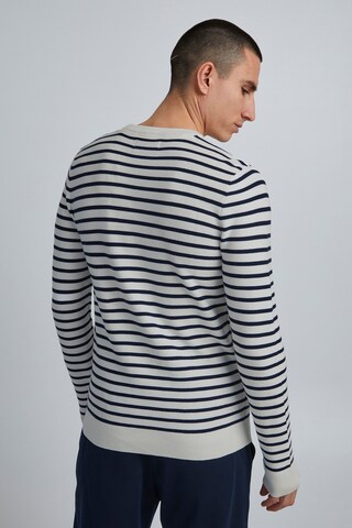 Casual Friday Pullover in Weiß