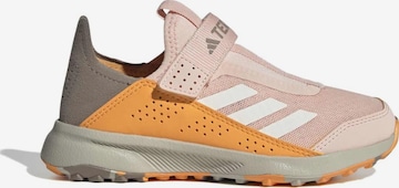 rozā ADIDAS TERREX Kurpes 'VOYAGER 21': no priekšpuses
