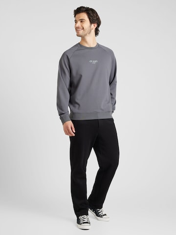 GUESS Sweatshirt in Grey