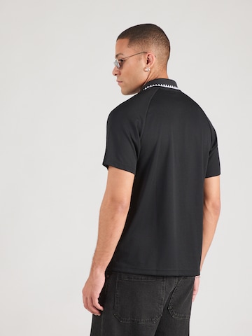 ADIDAS ORIGINALS - Camiseta 'CHEST STRIPES' en negro