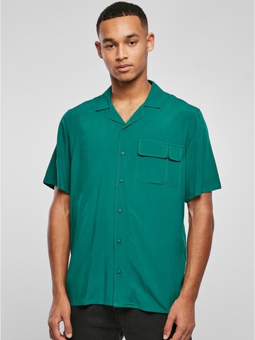 Comfort fit Camicia di Urban Classics in verde: frontale