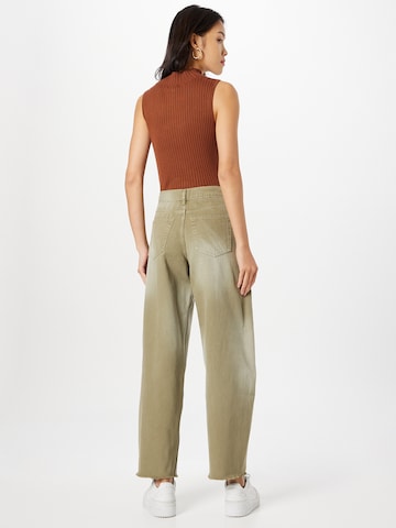 WEEKDAY Wide Leg Jeans 'Faith' in Grün