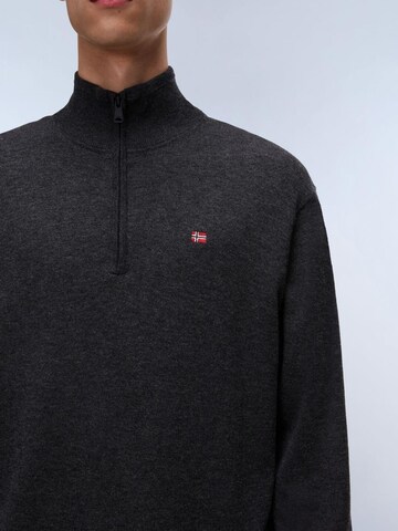 NAPAPIJRI Sweatshirt in Grau
