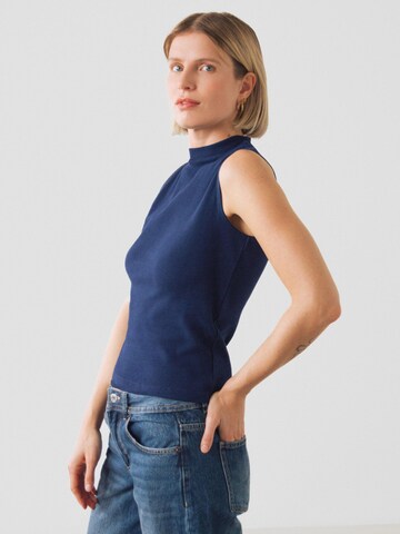 Top di Honest Basics in blu