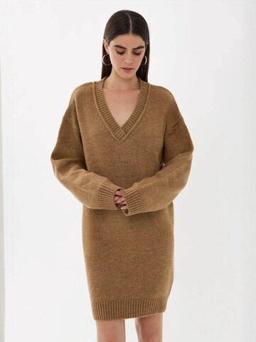 Abito in maglia di Hiccup in marrone