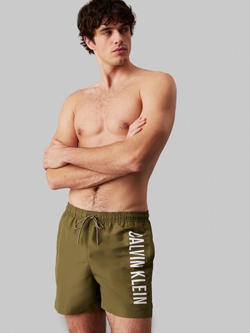 Calvin Klein Swimwear Zwemshorts in Groen: voorkant