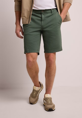 Street One MEN Regular Shorts in Grün: Vorderseite