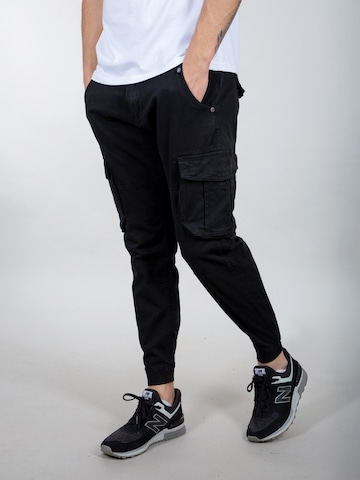 ALPHA INDUSTRIES Tapered Cargo Pants in Black: front