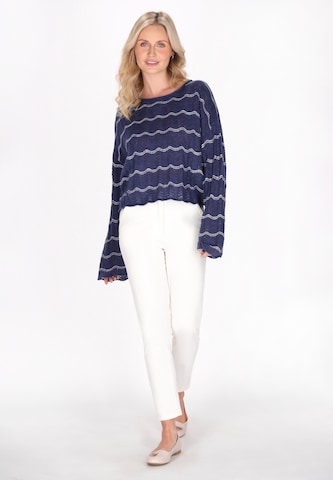 Usha Trui in Blauw