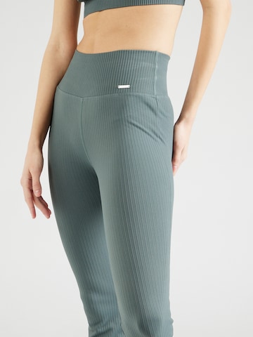 Regular Pantaloni sport de la aim'n pe verde