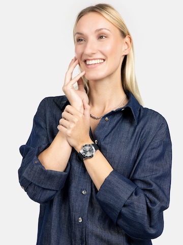 Orologio analogico ' Emmy ' di Suri Frey in nero: frontale
