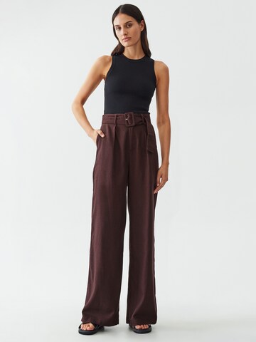 Calli Loosefit Bundfaltenhose 'ROBERTS' in Braun