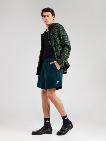 Regular Pantalon 'ESS' ADIDAS ORIGINALS en vert