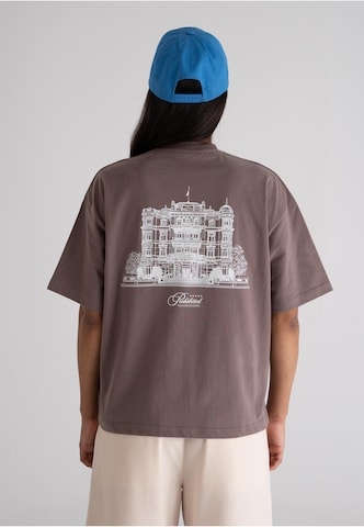 T-Shirt 'Grand Resort' Prohibited en gris