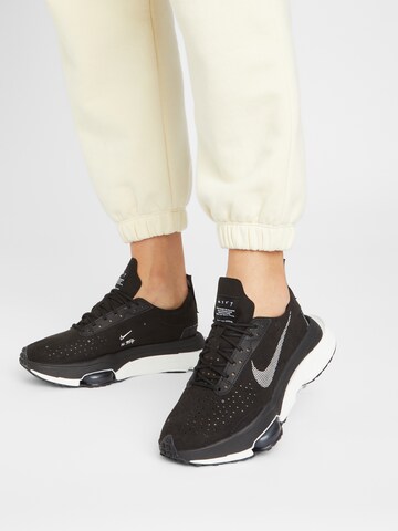 Baskets basses Nike Sportswear en noir : devant