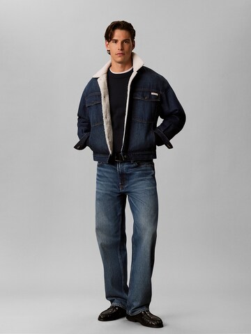 Calvin Klein Jeans Štandardný strih Prechodná bunda - Modrá