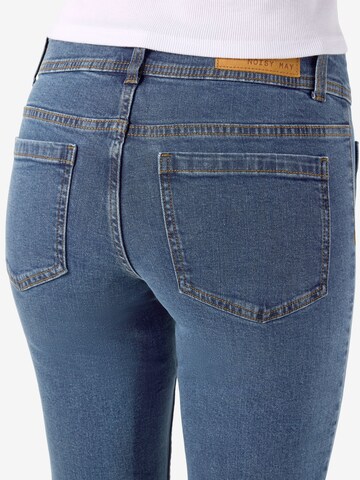 Bootcut Jean 'NMRemi' Noisy may en bleu