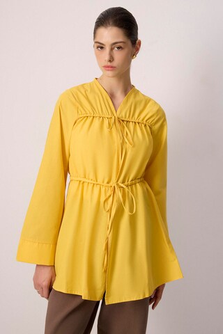 Kimono Touche Prive en jaune : devant