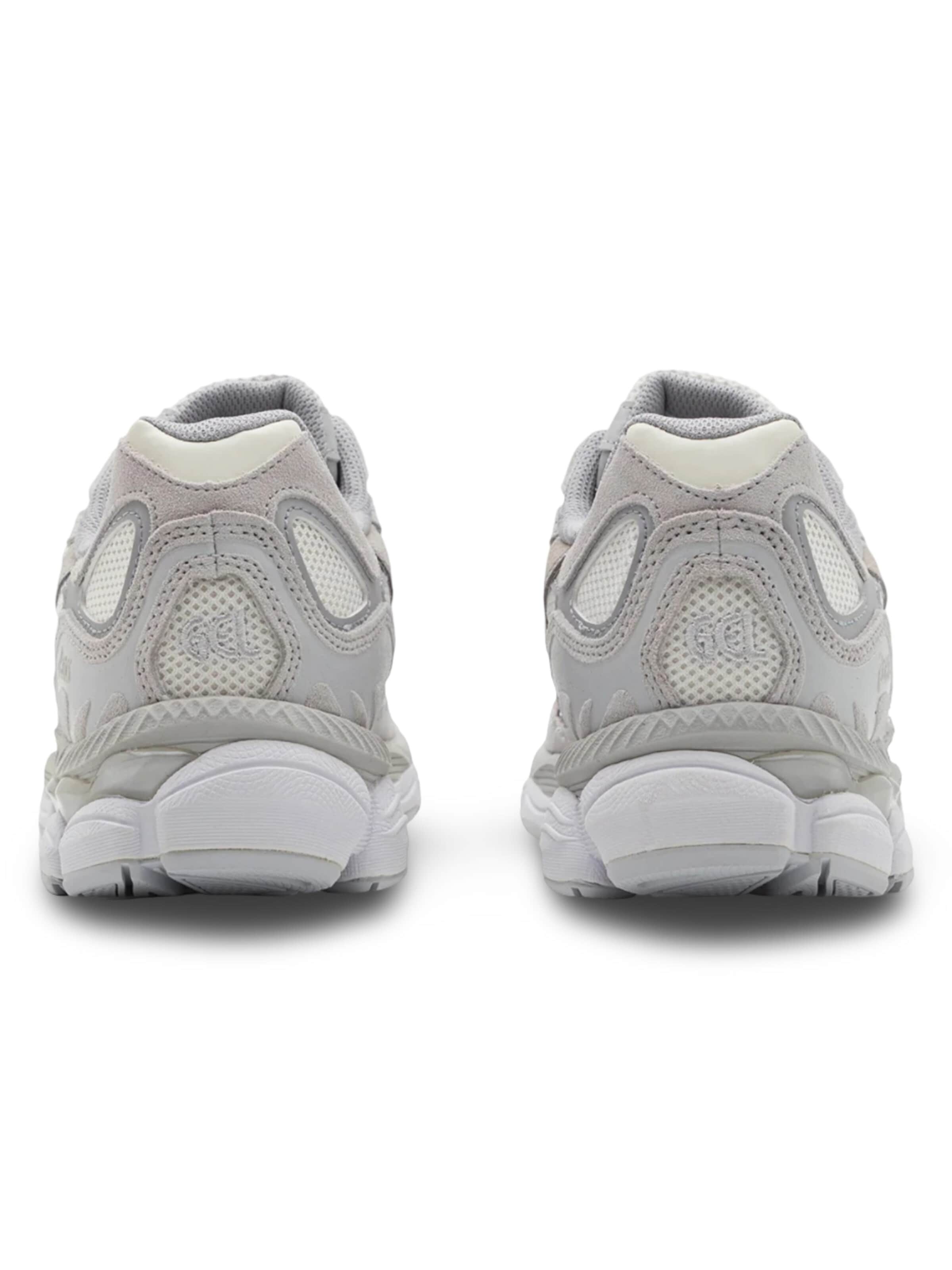ASICS Sneakers in Grey