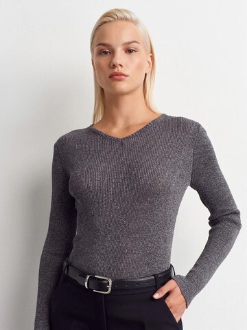 Pull-over Dilvin en gris : devant