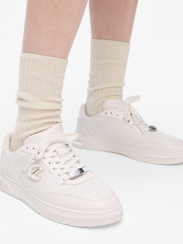 Sneaker bassa 'Kourtney' di Karl Lagerfeld in bianco: frontale