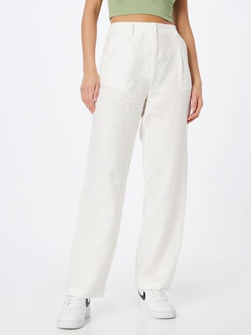 NA-KD Loose fit Pleat-Front Pants in White: front