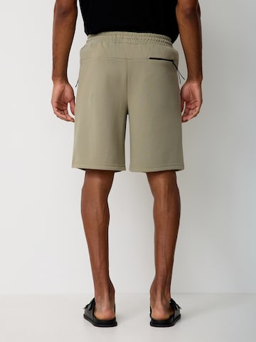 PADDOCKS Regular Chinohose in Grün