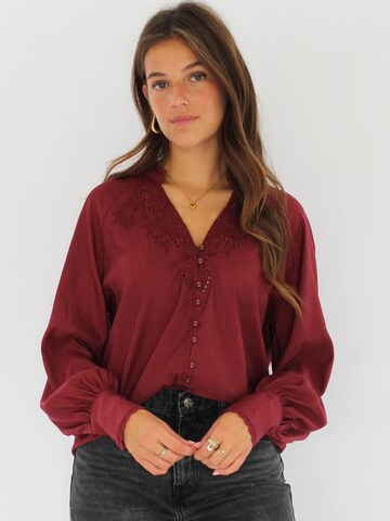 Honnête Atelier Blouse 'Cloe' in Red: front