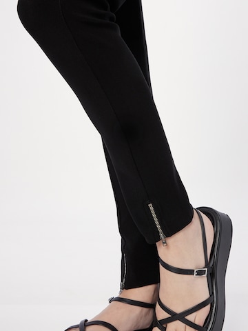 Coupe slim Pantalon 'Prina' Masai en noir