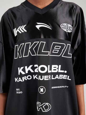Tricou supradimensional de la Karo Kauer pe negru