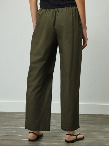 Barrel Pantaloni cutați de la Next pe verde