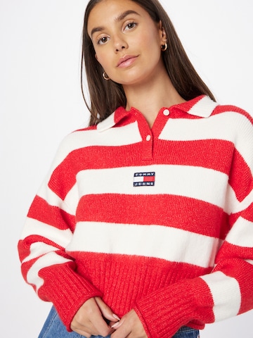 Tommy Jeans Sweater in Red