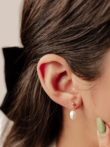 Hey Happiness Oorbellen 'Ball and Pearl' in Goud