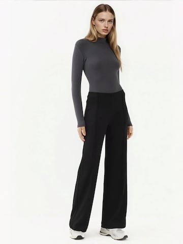 Hiccup Regular Pants in Black