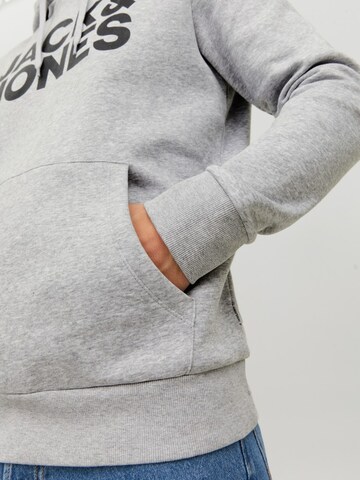 JACK & JONES Sweatshirt in Grau
