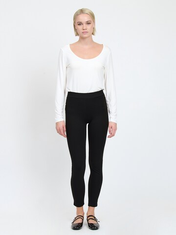 Influencer Skinny Leggings in Black
