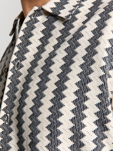 Coupe regular Chemise No Excess en beige