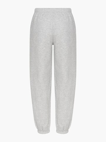 cfab (formerly creamy fabrics) - Pierna ancha Pantalón 'Everyday Carrot' en gris