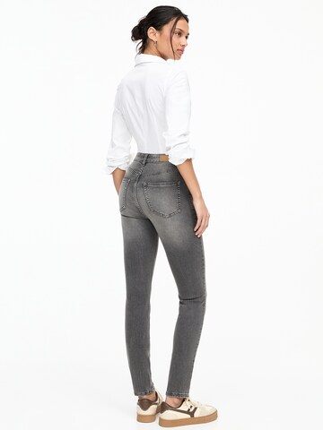 Pull&Bear Skinny Jeans in Grey