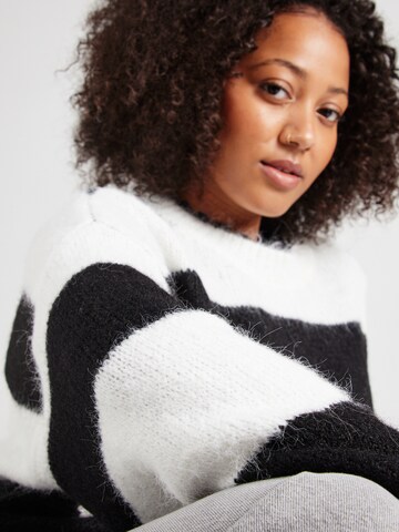Pullover 'NMSUTTON' di Noisy May Curve in bianco