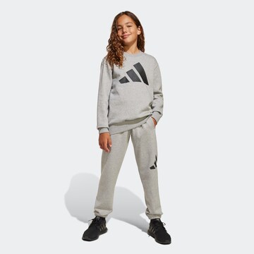 ADIDAS SPORTSWEAR Treningsdress 'Essentials' i grå: forside