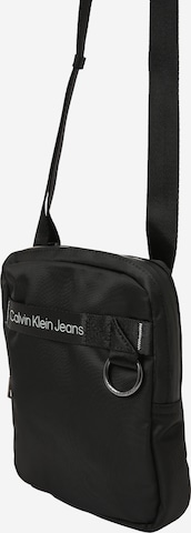 Calvin Klein Jeans - Bolso de hombro en negro: frente